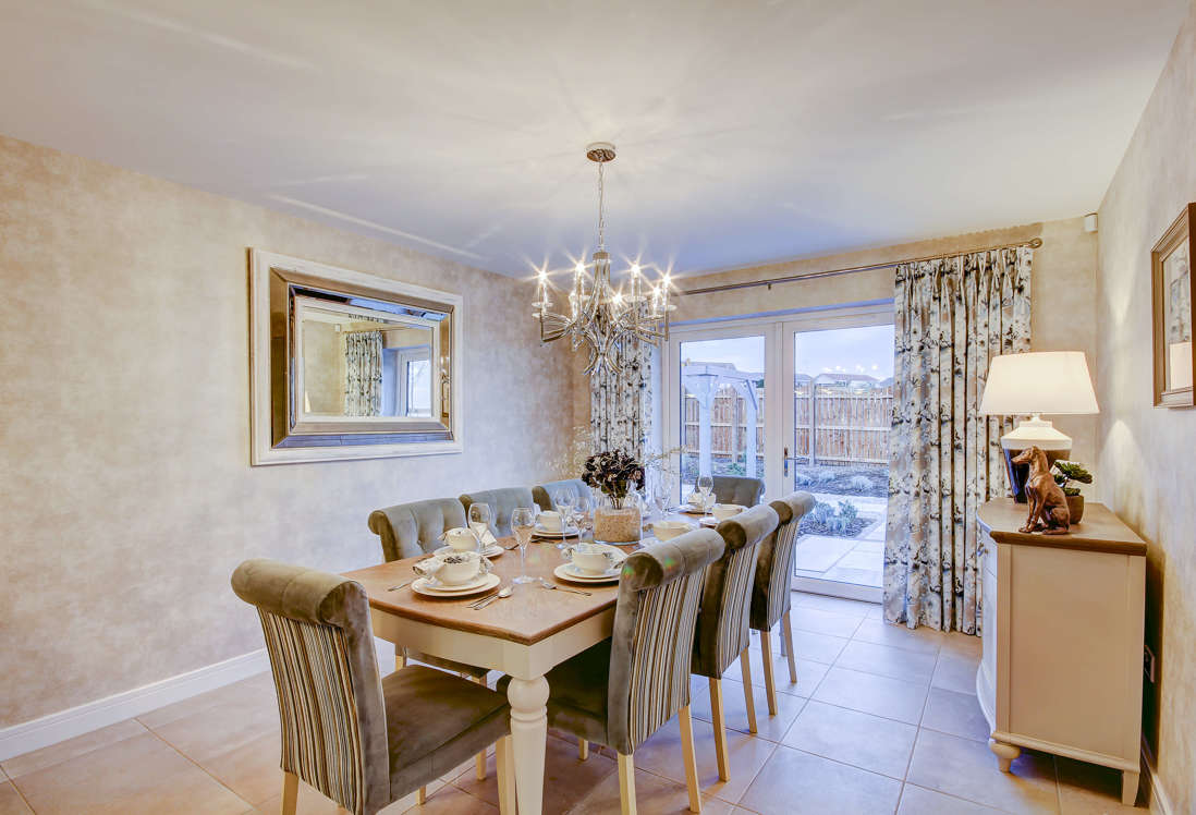Bryony Meadow Forsythia Dining Area