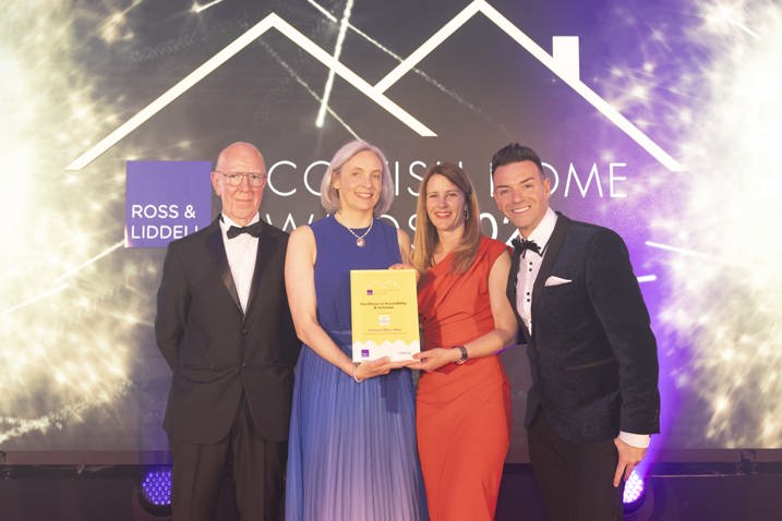Campion Homes & Kingdom Housing Association picking up an award at the Scottish Home Awards 2024